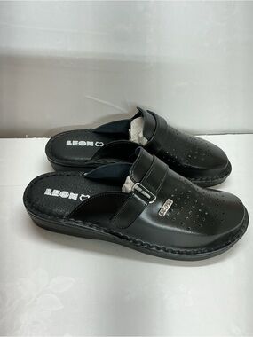 León leather Men's Black Slip-On Comfort Clog with Adjustable Strap size 11